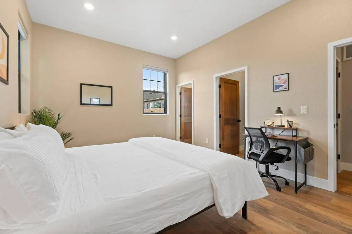 Apartment Luxury Living Modern Midtown Ensuite Baths Patio Reno United States