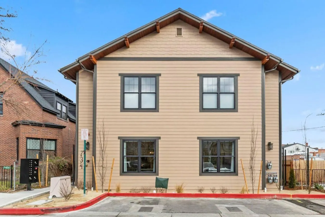 Luxury Living Modern Midtown Ensuite Baths Patio Reno