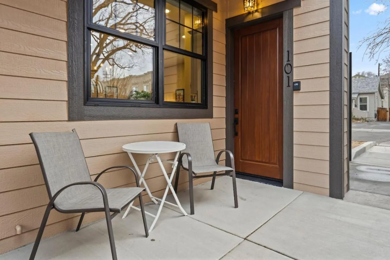 Luxury Living Modern Midtown Ensuite Baths Patio Reno 0*,