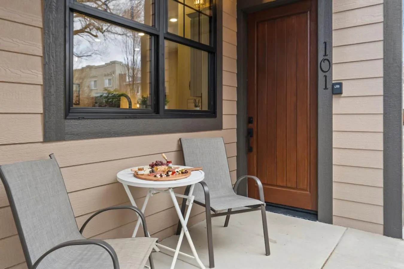 Apartment Luxury Living Modern Midtown Ensuite Baths Patio Reno United States