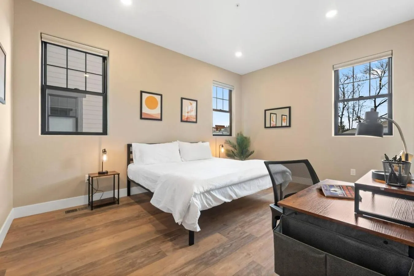 Apartment Luxury Living Modern Midtown Ensuite Baths Patio Reno